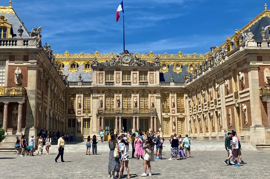 Privétour Versailles vanuit Parijs, hotelophaal met Mercedes