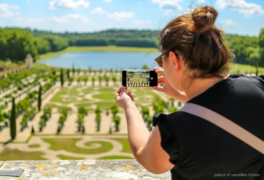 Versailles Führung ohne Anstehen, Spiegelsaal mit Guide